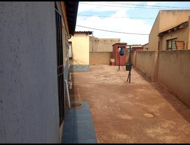 2 BEDROOM HOUSE FOR SALE IN ZONKEZIZWE